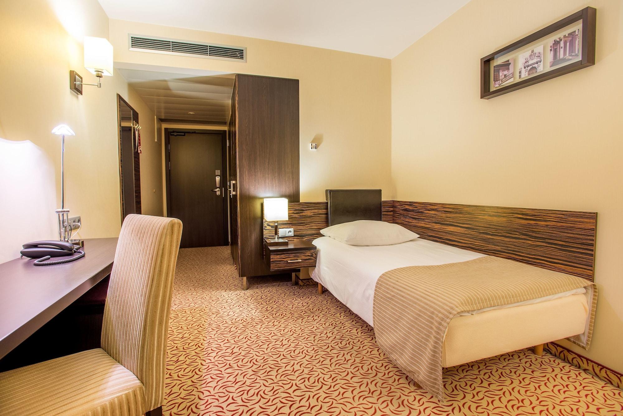 Qubus Hotel Kielce Exterior photo